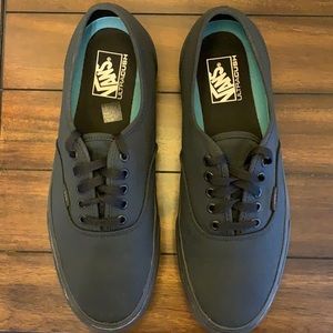 Vans UltraCush. Black. Barely Used.